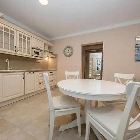 Luka Apartman *