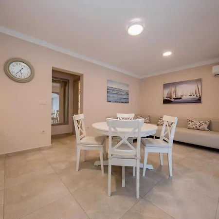 Luka Apartment